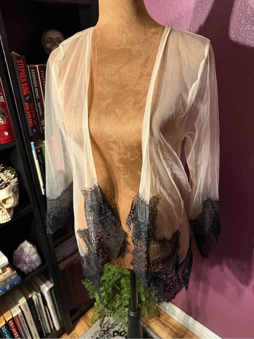 Sheer Lace-Trim Robe - Black & Cream